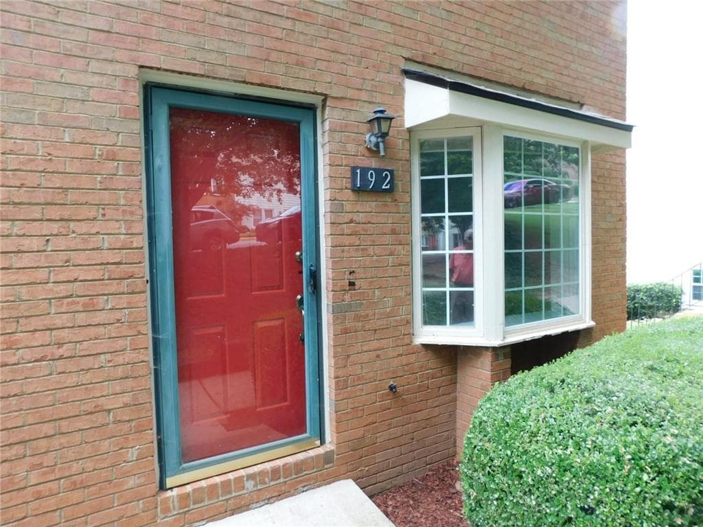 3 bedroom, 4 bathroom, 1,240 sq ft townhouse for rent at 192 High Creek Drive, Roswell, GA 30076 for $1,895 a month — photo 3