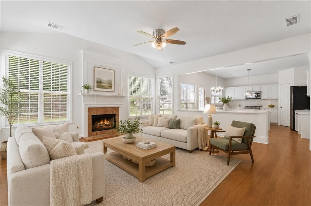 4 bedroom, 3 bathroom, 2,401 sq ft single family residence under contract at 8210 Shakerag Trace, Suwanee, GA 30024 — photo 4