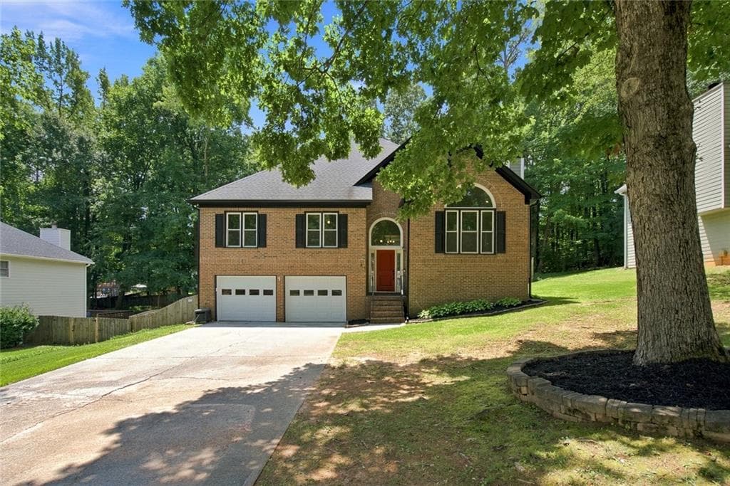 5 bedroom, 3 bathroom, 3,648 sq ft home for sale at 2516 Lorne Court, Marietta, GA