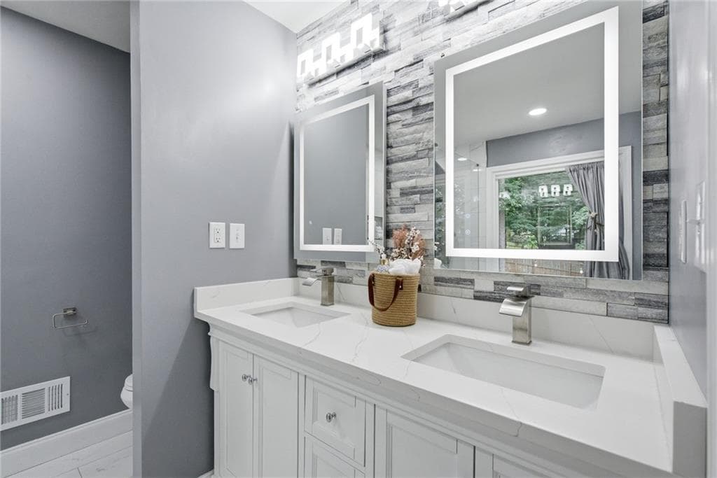 5 bedroom, 3 bathroom, 3,648 sq ft single family residence for sale at 2516 Lorne Court, Marietta, GA 30064 — photo 10