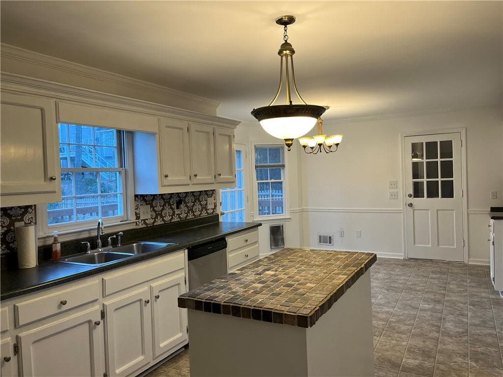 3 bedroom, 3 bathroom, 2,160 sq ft single family residence for rent at 1190 Haverhill Trail, Lawrenceville, GA 30044 for $2,450 a month — photo 4