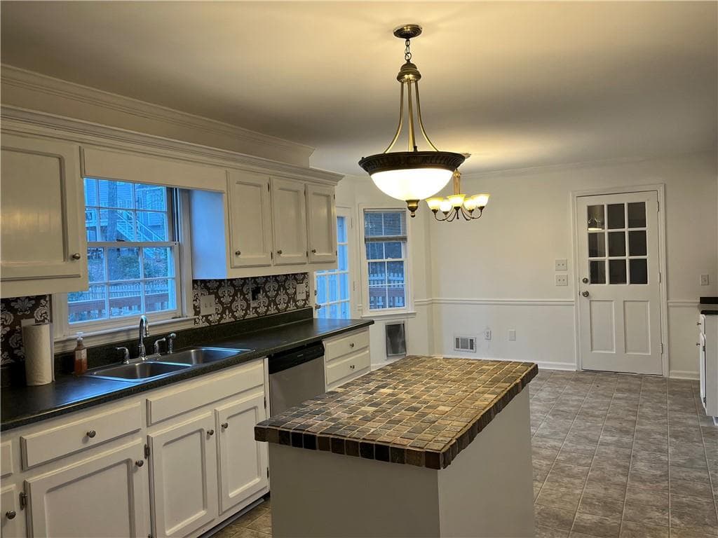 3 bedroom, 3 bathroom, 2,160 sq ft single family residence for rent at 1190 Haverhill Trail, Lawrenceville, GA 30044 for $2,450 a month — photo 5