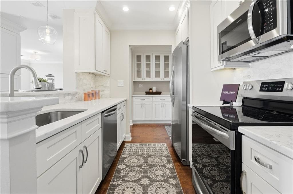 1 bedroom, 2 bathroom, 1,070 sq ft condominium for rent at 300 Johnson Ferry Road A803, Atlanta, GA 30328 for $2,500 a month — photo 1 of 34