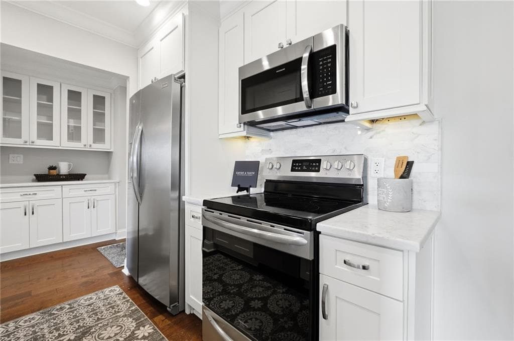1 bedroom, 2 bathroom, 1,070 sq ft condominium for rent at 300 Johnson Ferry Road A803, Atlanta, GA 30328 for $2,500 a month — photo 2