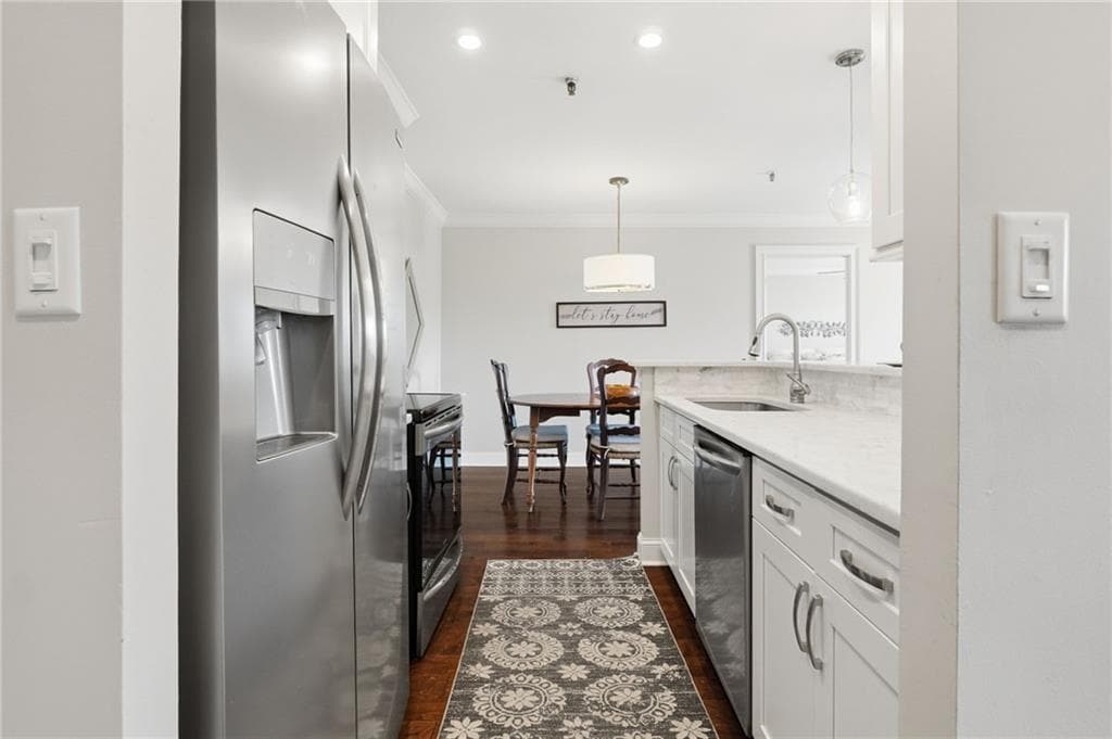 1 bedroom, 2 bathroom, 1,070 sq ft condominium for rent at 300 Johnson Ferry Road A803, Atlanta, GA 30328 for $2,500 a month — photo 3