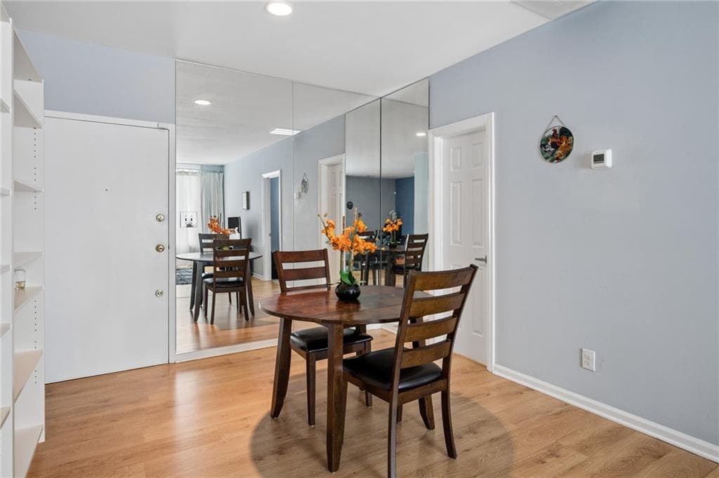 1 bedroom, 1 bathroom, 819 sq ft condominium for sale at 1421 Peachtree Street 304, Atlanta, GA 30309 — photo 4