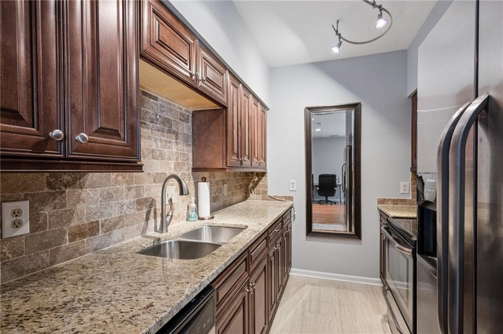 1 bedroom, 1 bathroom, 819 sq ft condominium for sale at 1421 Peachtree Street 304, Atlanta, GA 30309 — photo 8