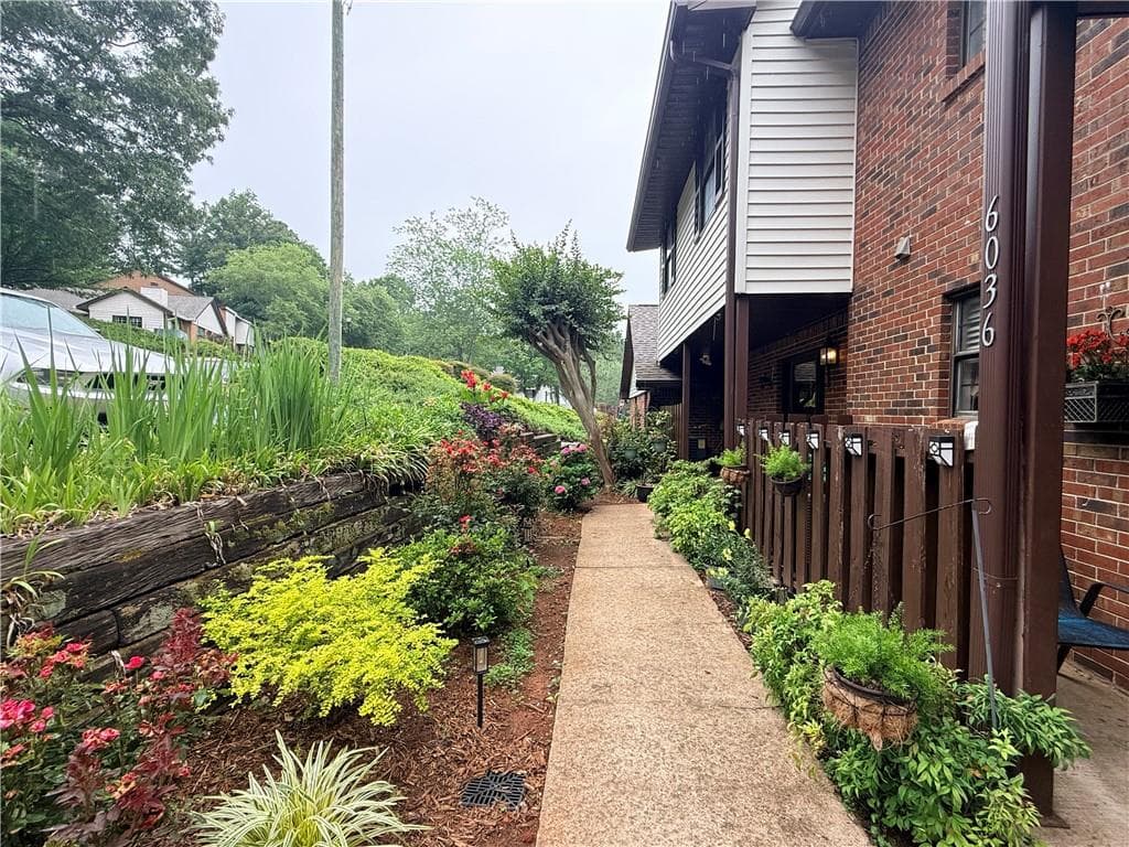 2 bedroom, 3 bathroom, 1,245 sq ft townhouse for sale at 6036 Wintergreen Road, Norcross, GA 30093 — photo 5