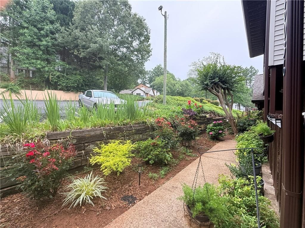 2 bedroom, 3 bathroom, 1,245 sq ft townhouse for sale at 6036 Wintergreen Road, Norcross, GA 30093 — photo 7