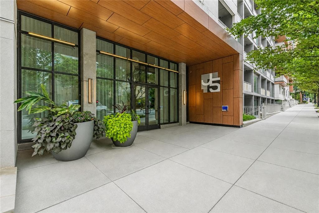 2 bedroom, 2 bathroom, 1,540 sq ft condominium for sale at 775 Juniper Street 328, Atlanta, GA 30308