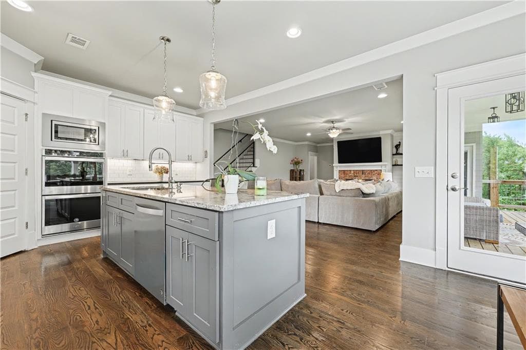 4 bedroom, 4 bathroom, 3,340 sq ft single family residence for sale at 5171 Glen Forrest, Flowery Branch, GA 30542 — photo 9