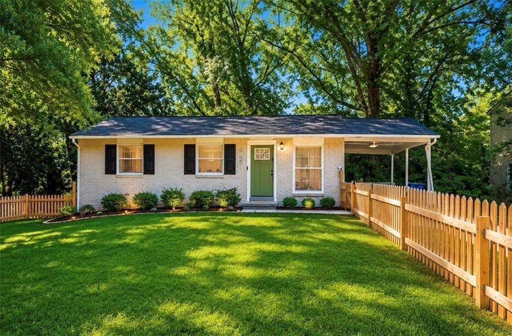 3 bedroom, 1 bathroom, 875 sq ft single family residence for sale at 3560 Fairlane Drive, Atlanta, GA 30331 — photo 2