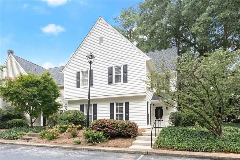 3 bedroom, 2 bathroom, 1,730 sq ft condominium for sale at 4147 N Gloucester Place, Chamblee, GA 30341 — photo 2