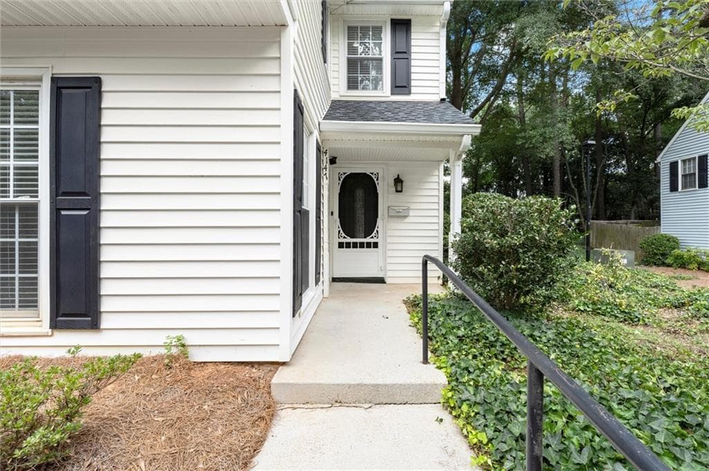 3 bedroom, 2 bathroom, 1,730 sq ft condominium for sale at 4147 N Gloucester Place, Chamblee, GA 30341 — photo 3