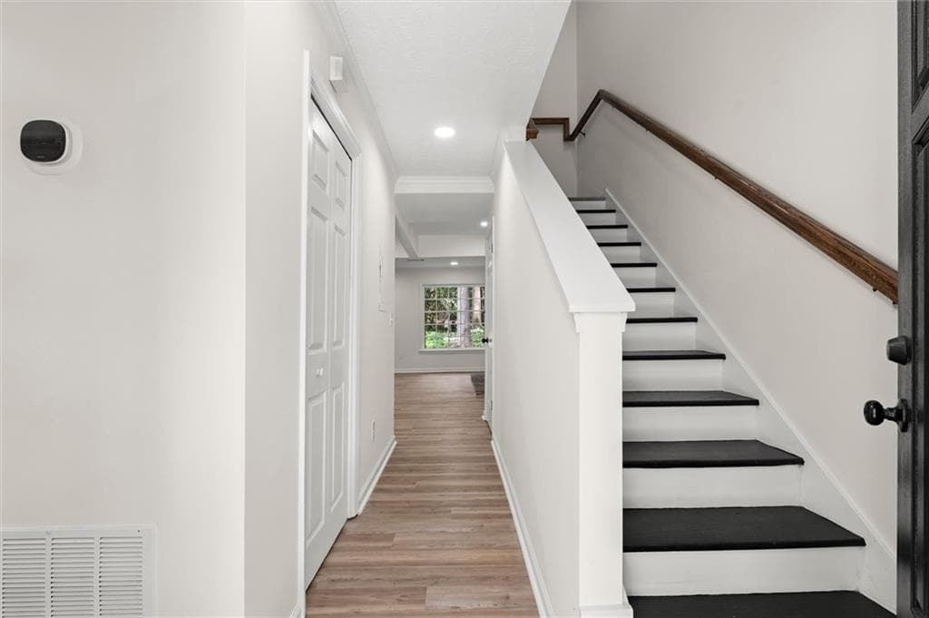 3 bedroom, 2 bathroom, 1,730 sq ft condominium for sale at 4147 N Gloucester Place, Chamblee, GA 30341 — photo 4