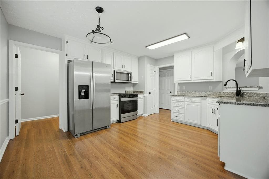 4 bedroom, 3 bathroom, 1,903 sq ft single family residence for sale at 2945 Emerald Springs Drive, Lawrenceville, GA 30045 — photo 6