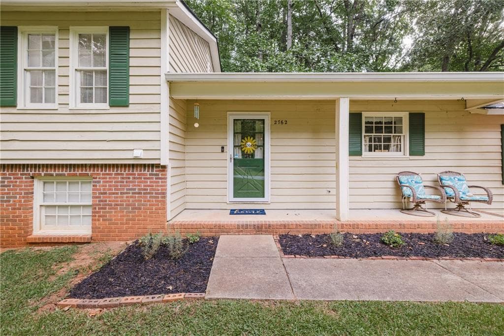 4 bedroom, 3 bathroom, 1,986 sq ft single family residence for sale at 2762 Shetland Lane, Kennesaw, GA 30152 — photo 3