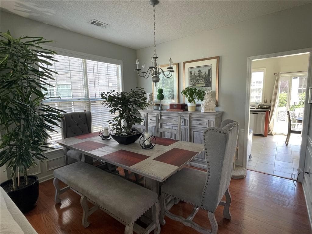 3 bedroom, 3 bathroom single family residence for rent at 8960 Friarbridge Drive, Suwanee, GA 30024 for $2,395 a month — photo 4