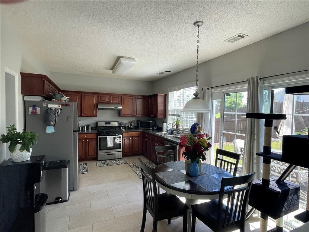 3 bedroom, 3 bathroom single family residence for rent at 8960 Friarbridge Drive, Suwanee, GA 30024 for $2,395 a month — photo 7