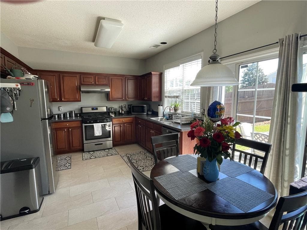 3 bedroom, 3 bathroom single family residence for rent at 8960 Friarbridge Drive, Suwanee, GA 30024 for $2,395 a month — photo 10