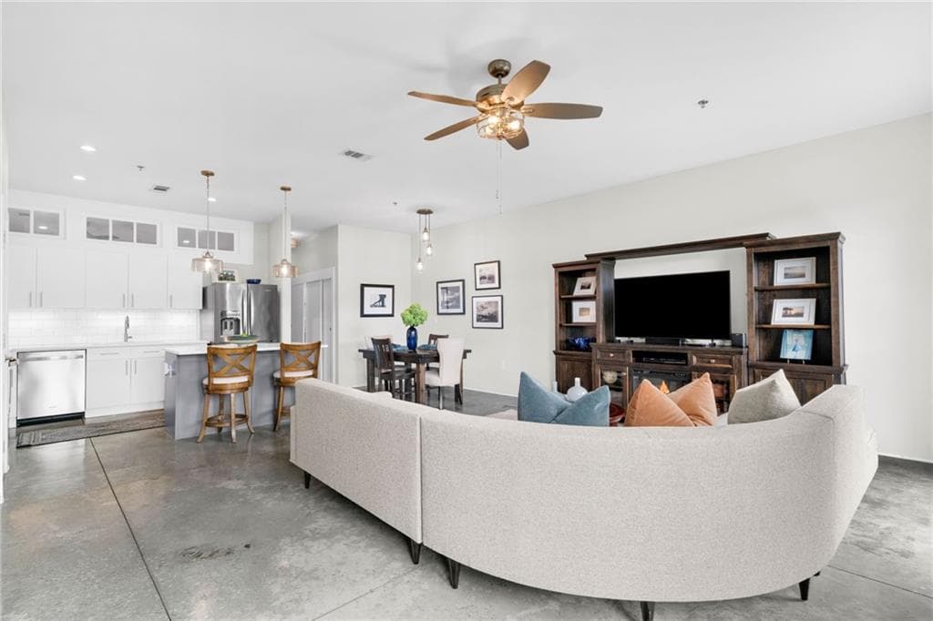 1 bedroom, 2 bathroom, 960 sq ft condominium for sale at 560 Dutch Valley Road 2309, Atlanta, GA 30324 — photo 6