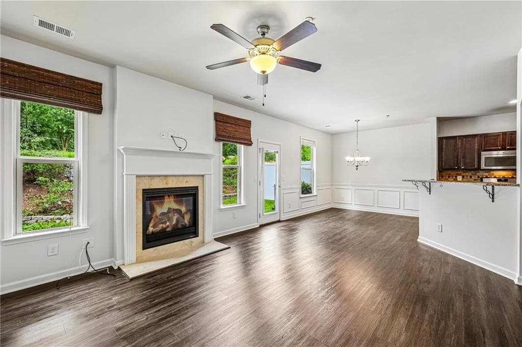 3 bedroom, 3 bathroom, 2,223 sq ft townhouse under contract at 3275 Castleberry Village Drive, Cumming, GA 30040 — photo 3
