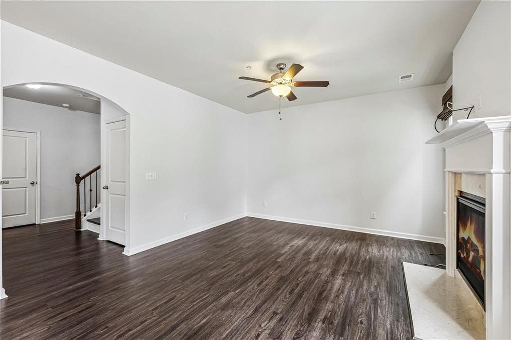 3 bedroom, 3 bathroom, 2,223 sq ft townhouse under contract at 3275 Castleberry Village Drive, Cumming, GA 30040 — photo 4