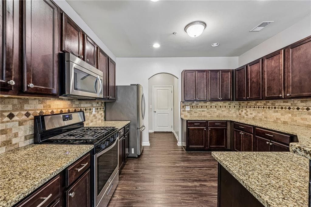 3 bedroom, 3 bathroom, 2,223 sq ft townhouse under contract at 3275 Castleberry Village Drive, Cumming, GA 30040 — photo 6