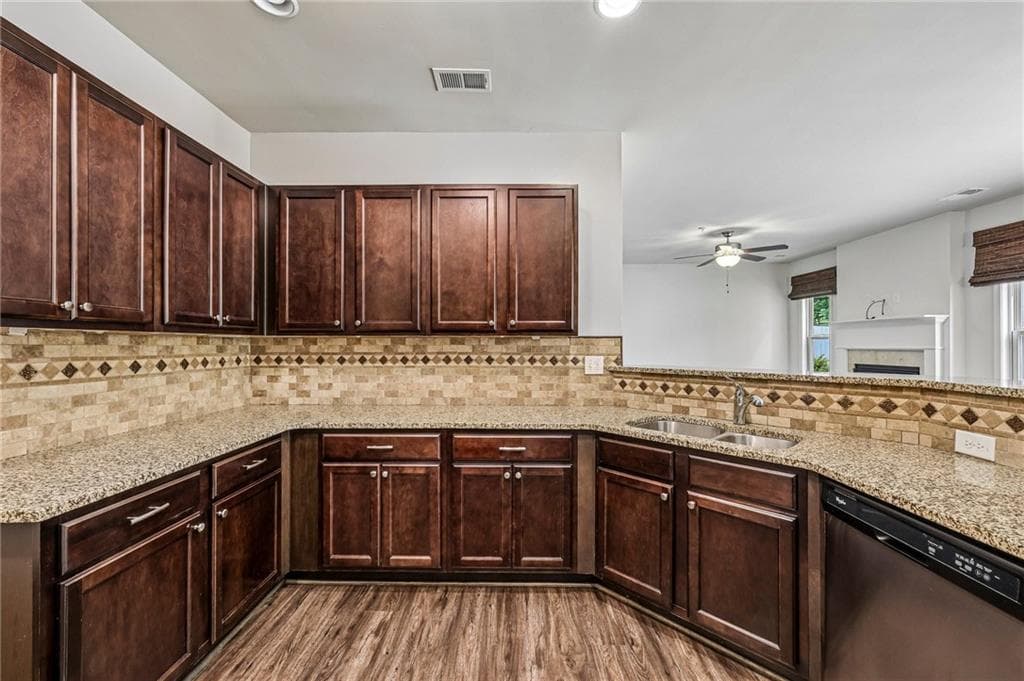 3 bedroom, 3 bathroom, 2,223 sq ft townhouse under contract at 3275 Castleberry Village Drive, Cumming, GA 30040 — photo 7