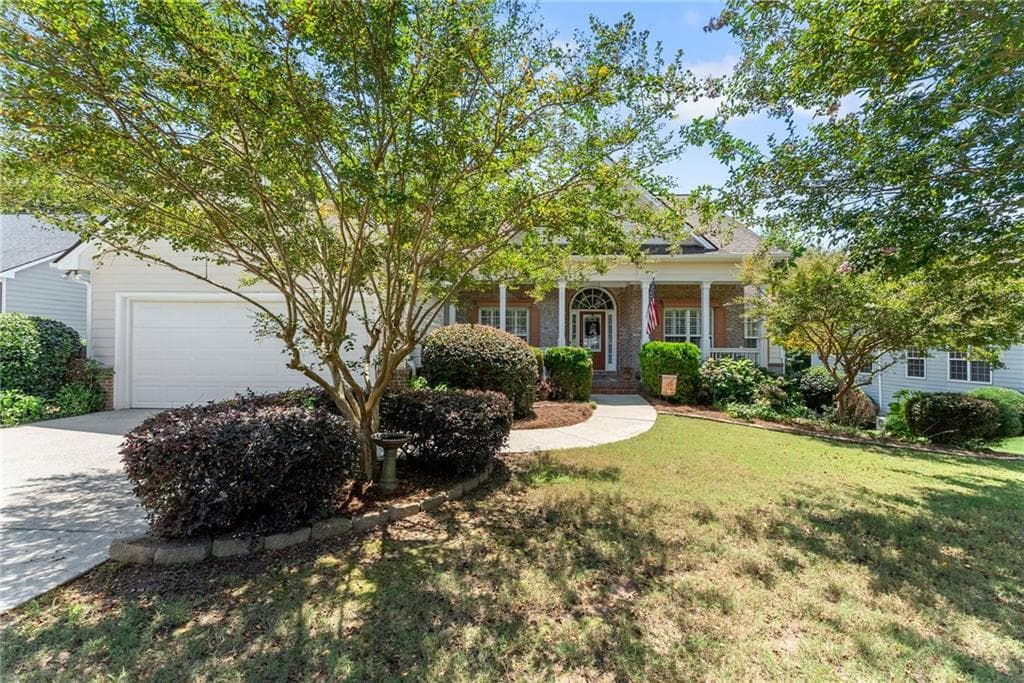 3 bedroom, 2 bathroom, 2,076 sq ft single family residence for sale at 3819 Walnut Grove Way, Gainesville, GA 30506 — photo 2