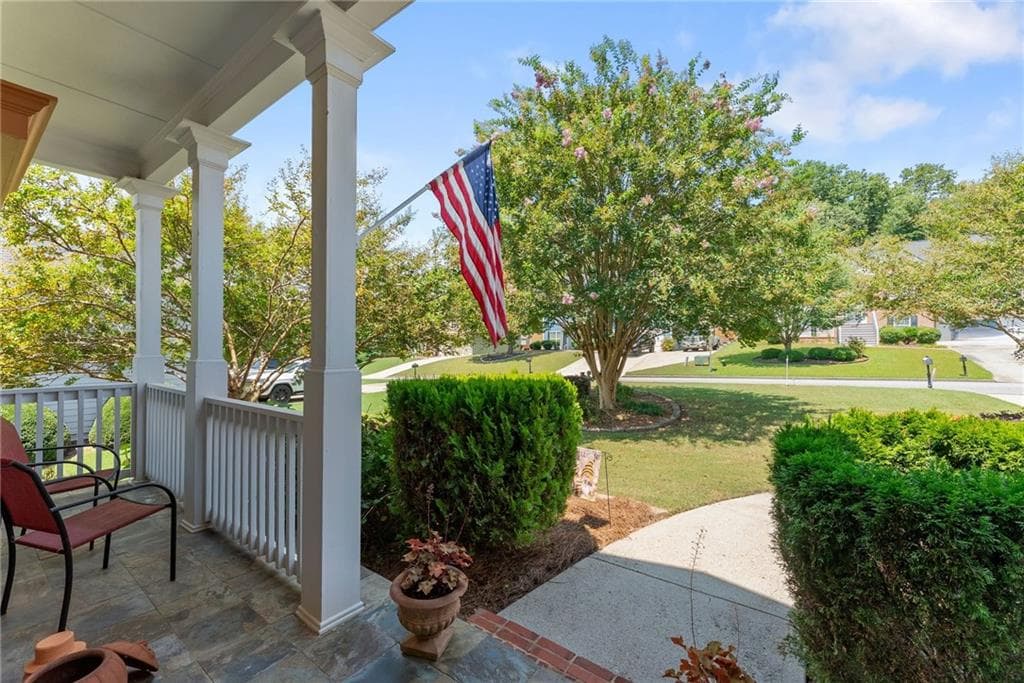 3 bedroom, 2 bathroom, 2,076 sq ft single family residence for sale at 3819 Walnut Grove Way, Gainesville, GA 30506 — photo 4