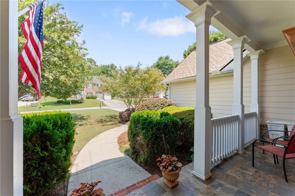 3 bedroom, 2 bathroom, 2,076 sq ft single family residence for sale at 3819 Walnut Grove Way, Gainesville, GA 30506 — photo 5