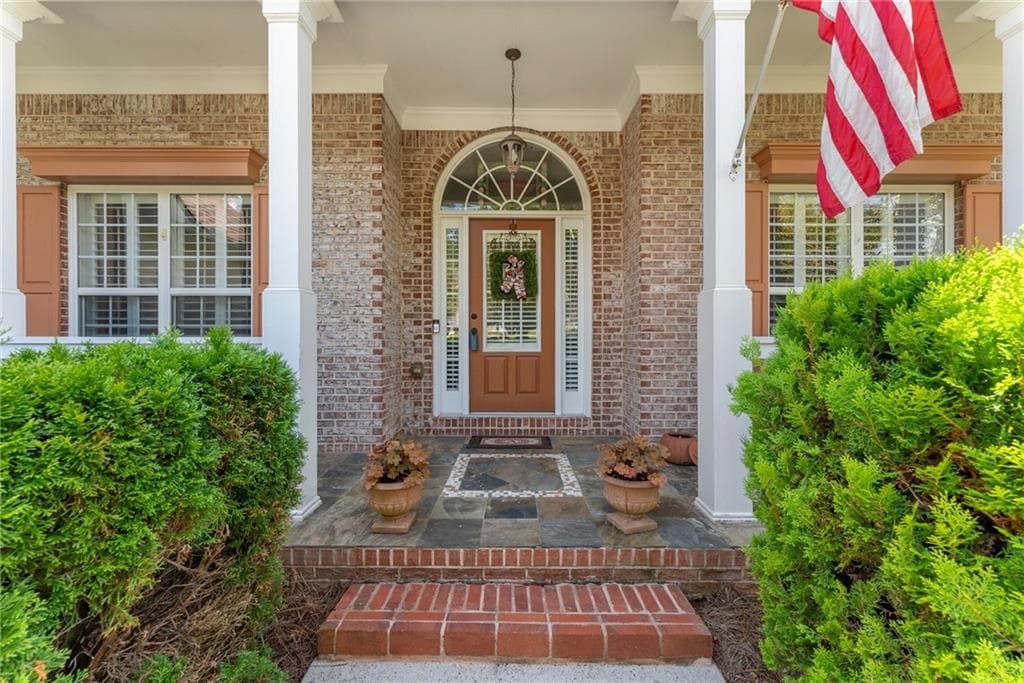 3 bedroom, 2 bathroom, 2,076 sq ft single family residence for sale at 3819 Walnut Grove Way, Gainesville, GA 30506 — photo 6