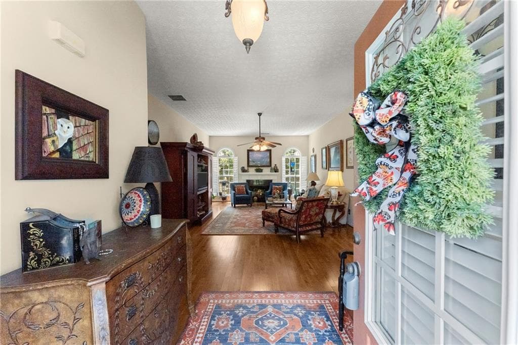 3 bedroom, 2 bathroom, 2,076 sq ft single family residence for sale at 3819 Walnut Grove Way, Gainesville, GA 30506 — photo 7