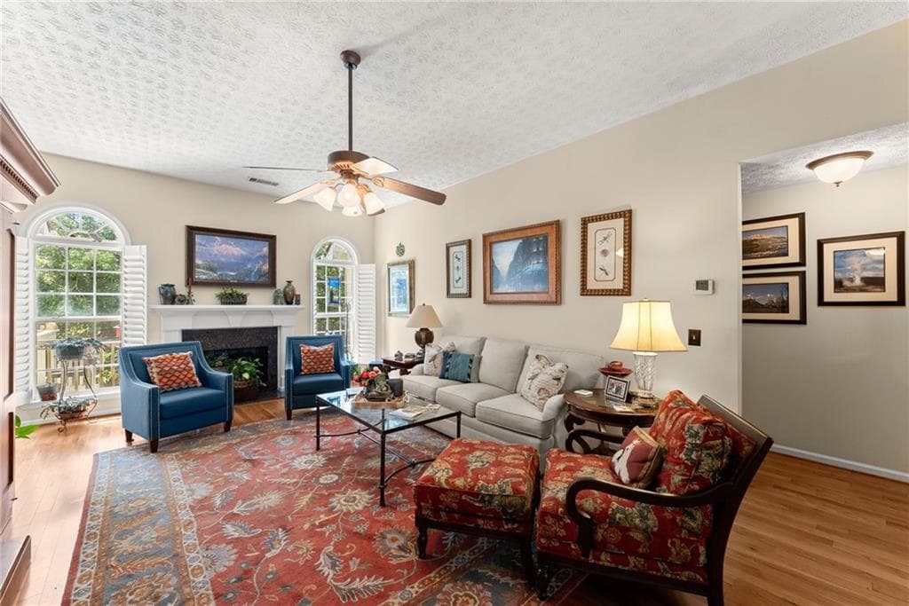 3 bedroom, 2 bathroom, 2,076 sq ft single family residence for sale at 3819 Walnut Grove Way, Gainesville, GA 30506 — photo 8