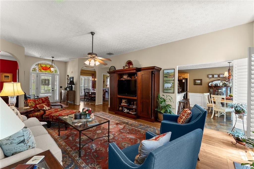 3 bedroom, 2 bathroom, 2,076 sq ft single family residence for sale at 3819 Walnut Grove Way, Gainesville, GA 30506 — photo 10