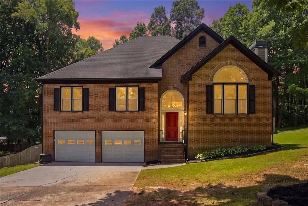 5 bedroom, 3 bathroom, 3,648 sq ft single family residence for sale at 2516 Lorne Court, Marietta, GA 30064 — photo 2