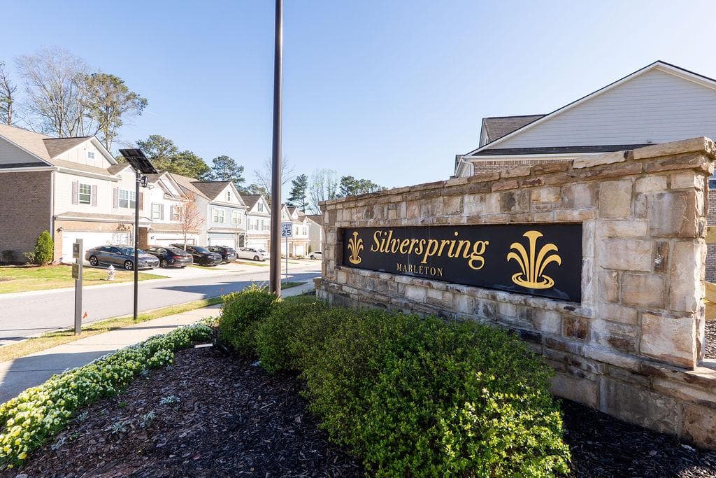 3 bedroom, 3 bathroom, 1,766 sq ft single family residence under contract at 5741 Silver Lake Drive, Mableton, GA 30126 — photo 4