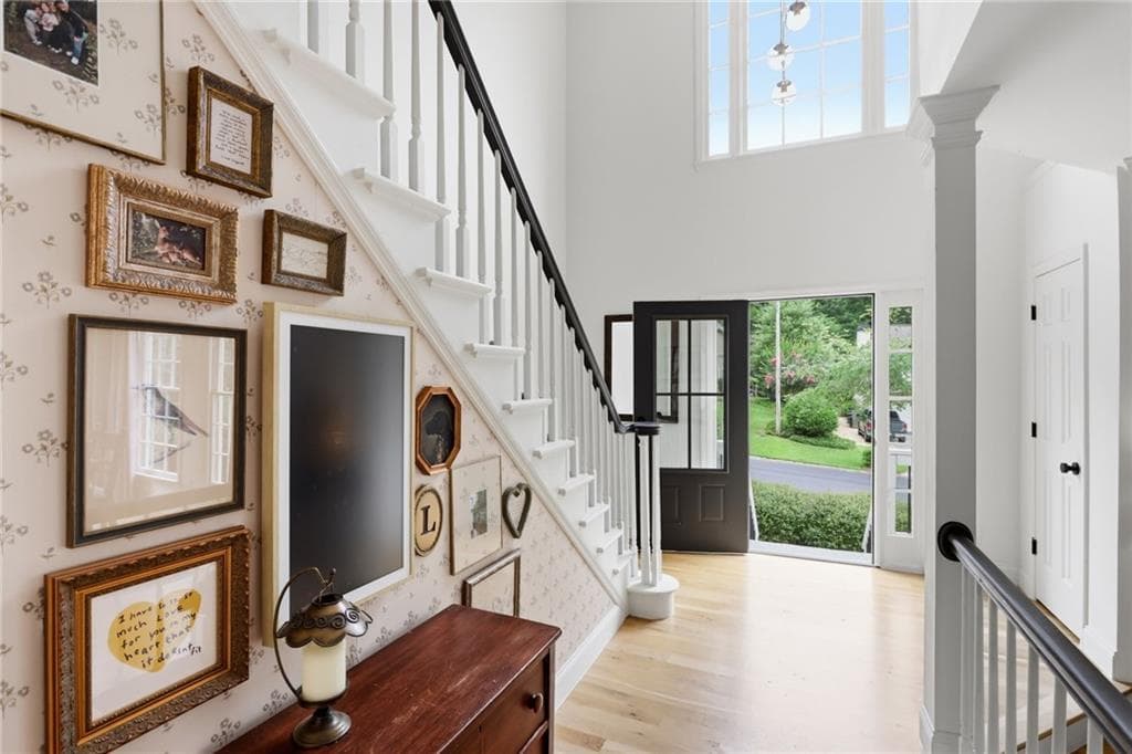 6 bedroom, 4 bathroom, 3,865 sq ft single family residence under contract at 2114 Jockey Hollow Drive, Kennesaw, GA 30152 — photo 3