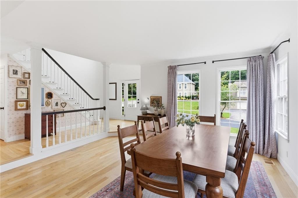 6 bedroom, 4 bathroom, 3,865 sq ft single family residence under contract at 2114 Jockey Hollow Drive, Kennesaw, GA 30152 — photo 5