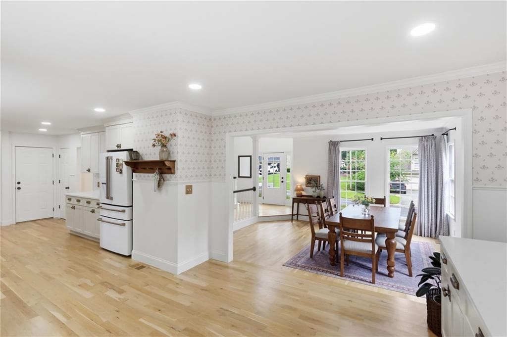 6 bedroom, 4 bathroom, 3,865 sq ft single family residence under contract at 2114 Jockey Hollow Drive, Kennesaw, GA 30152 — photo 7