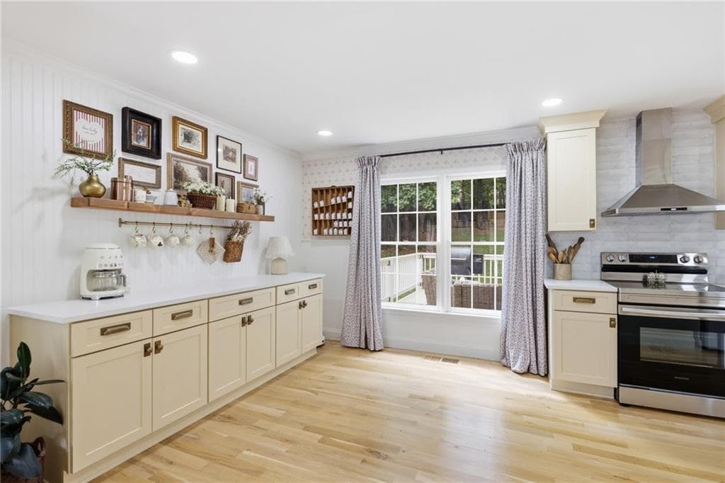 6 bedroom, 4 bathroom, 3,865 sq ft single family residence under contract at 2114 Jockey Hollow Drive, Kennesaw, GA 30152 — photo 8