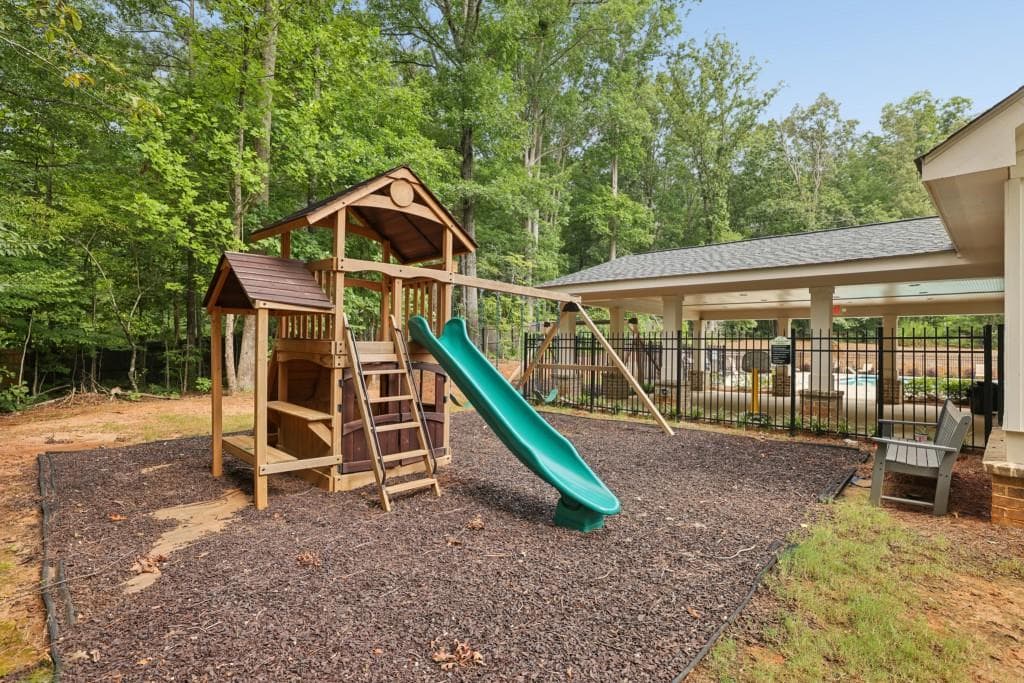 3 bedroom, 3 bathroom, 2,412 sq ft townhouse for sale at 6160 Sweetbay Lane, Alpharetta, GA 30004 — photo 9