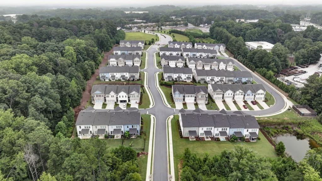 3 bedroom, 3 bathroom, 2,412 sq ft townhouse for sale at 6160 Sweetbay Lane, Alpharetta, GA 30004 — photo 10