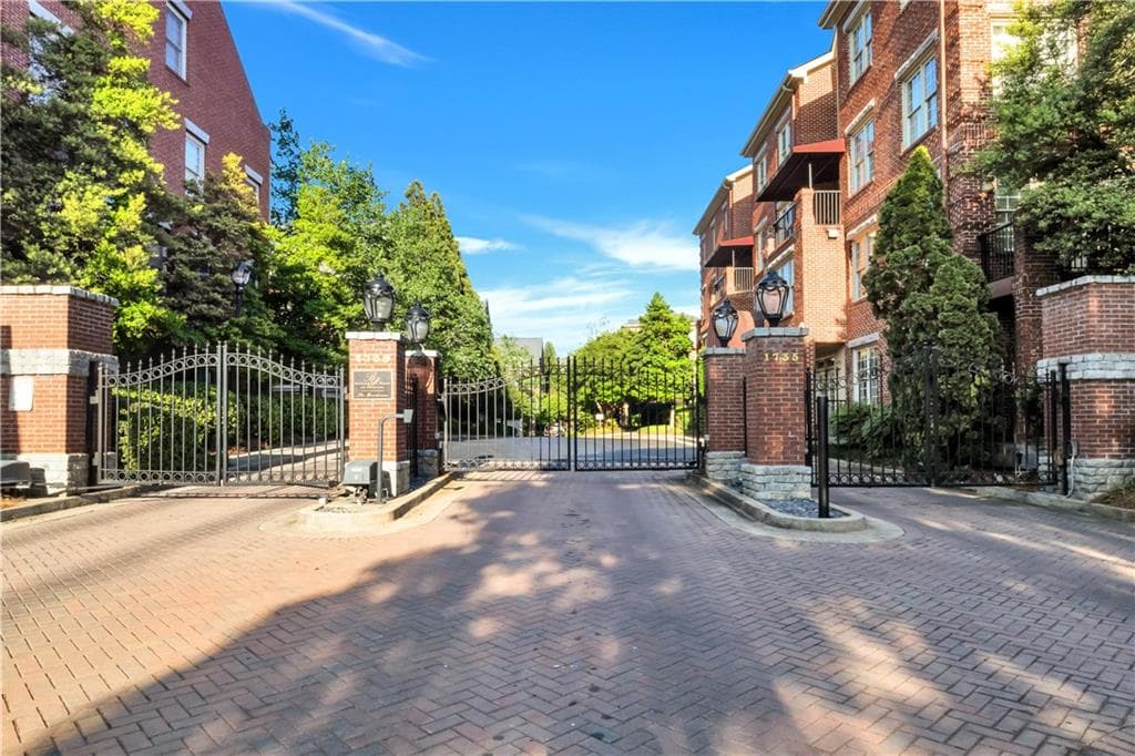 2 bedroom, 3 bathroom, 1,693 sq ft condominium for sale at 1735 Peachtree Street 430, Atlanta, GA 30309 — photo 3
