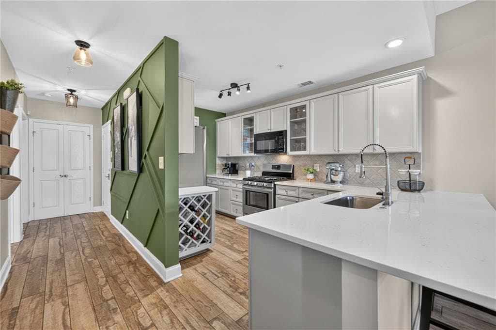 2 bedroom, 2 bathroom, 1,293 sq ft condominium for sale at 210 Creek View Lane 201, Roswell, GA 30075 — photo 5