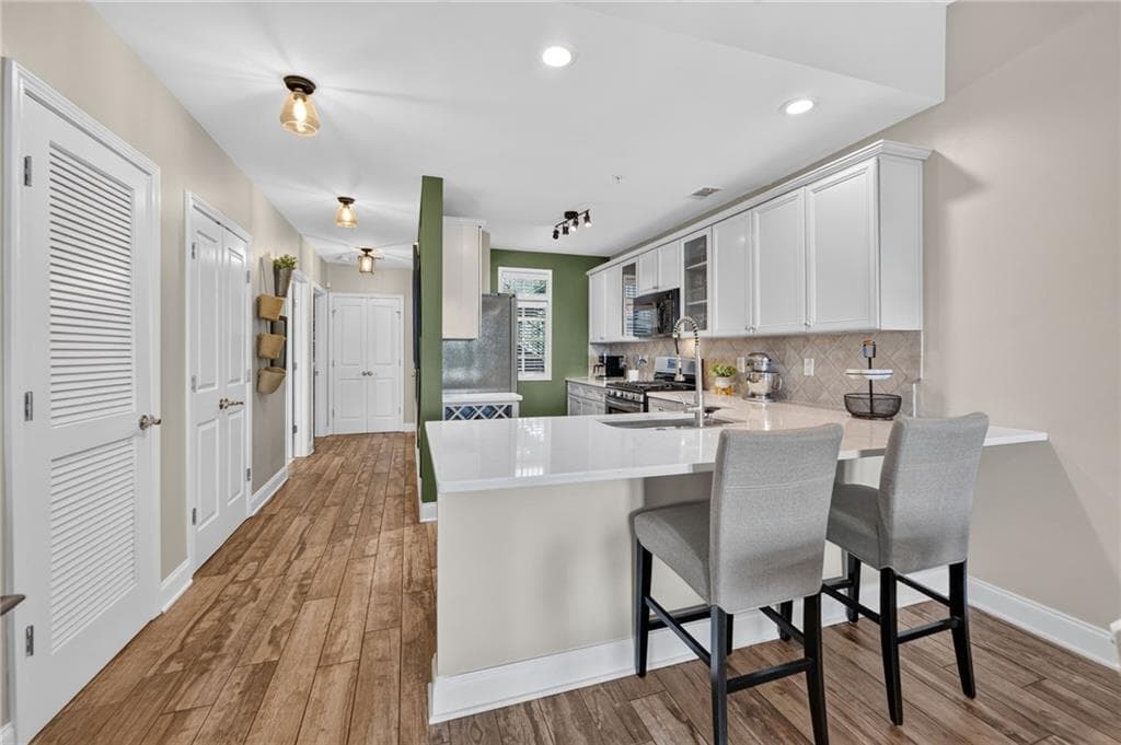 2 bedroom, 2 bathroom, 1,293 sq ft condominium for sale at 210 Creek View Lane 201, Roswell, GA 30075 — photo 6