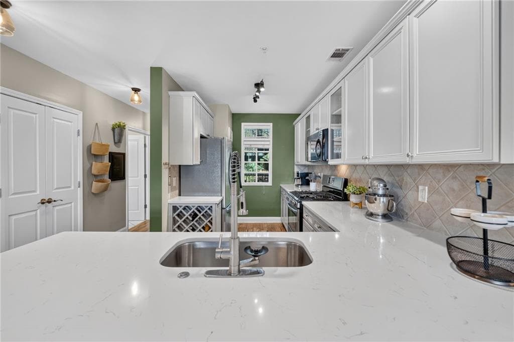 2 bedroom, 2 bathroom, 1,293 sq ft condominium for sale at 210 Creek View Lane 201, Roswell, GA 30075 — photo 8
