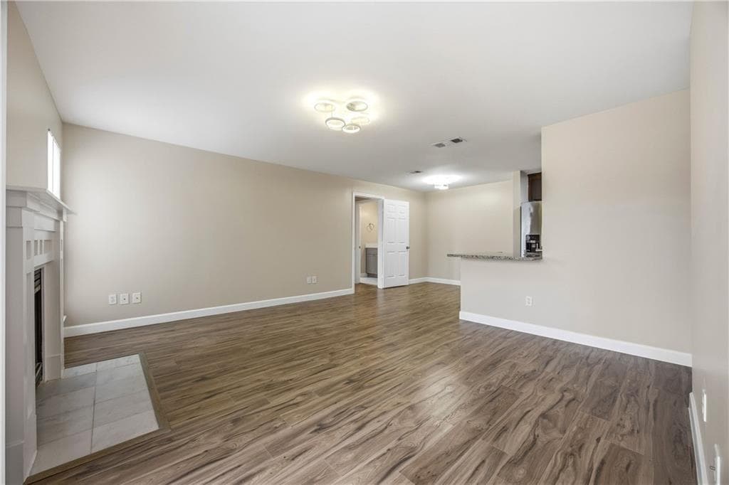 2 bedroom, 2 bathroom, 1,032 sq ft condominium for sale at 120 Granville Court, Atlanta, GA 30328 — photo 5
