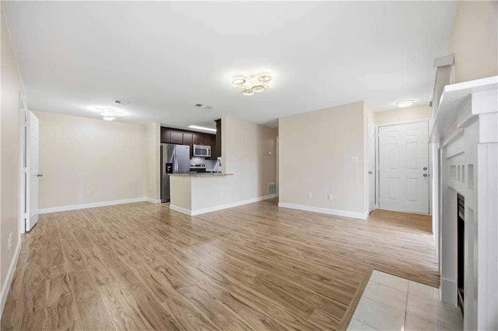 2 bedroom, 2 bathroom, 1,032 sq ft condominium for sale at 120 Granville Court, Atlanta, GA 30328 — photo 6